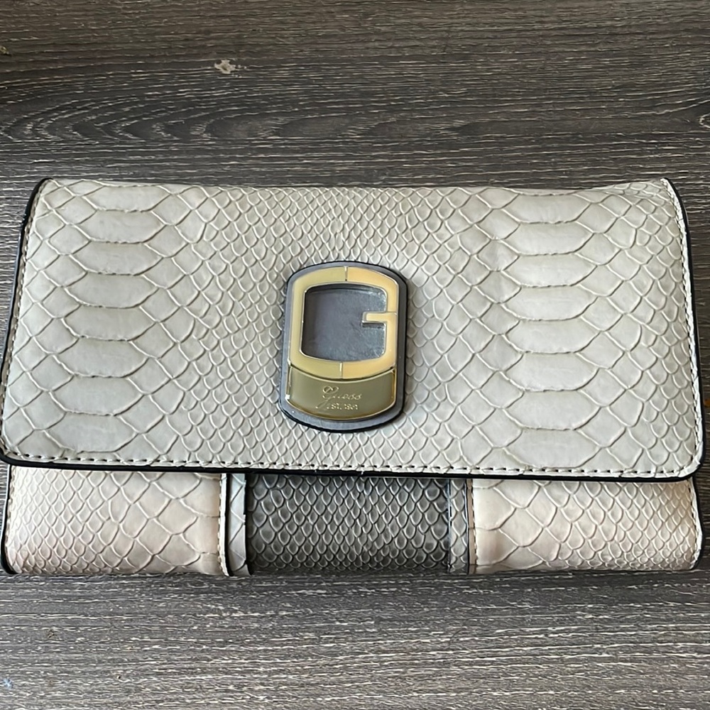 Guess Wallet